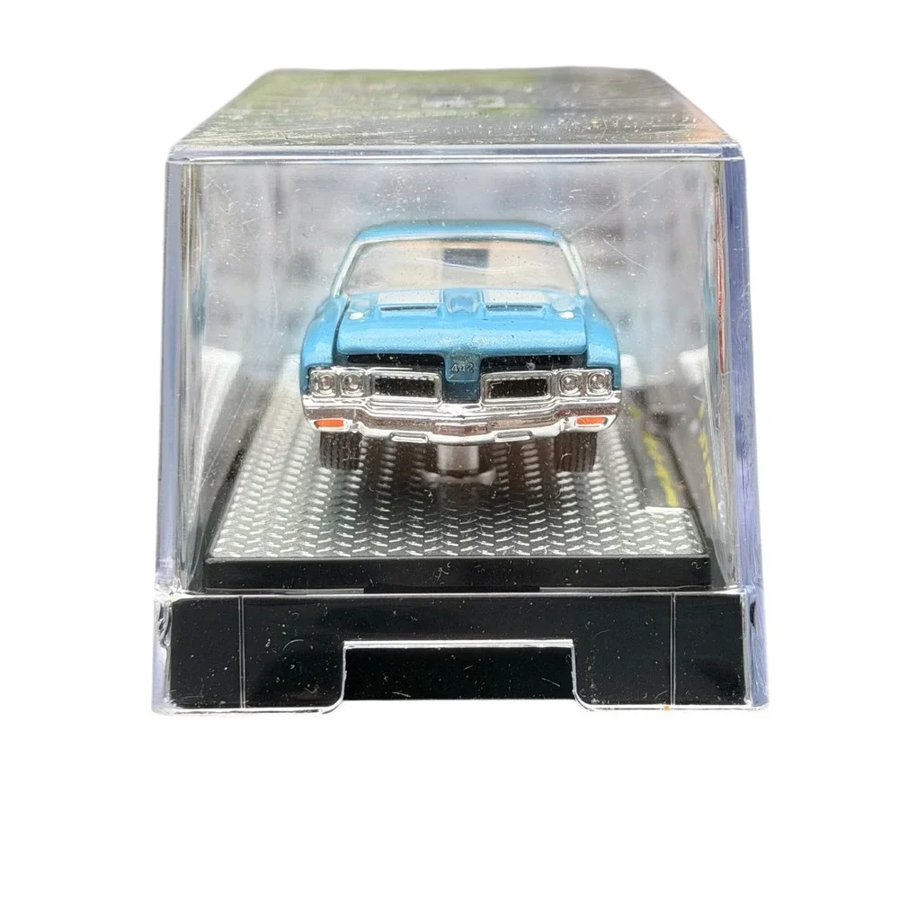 M2 Machines 1970 Oldsmobile Cutlass 442 W-30 Blue Diecast Car R91 1:64 Vintage